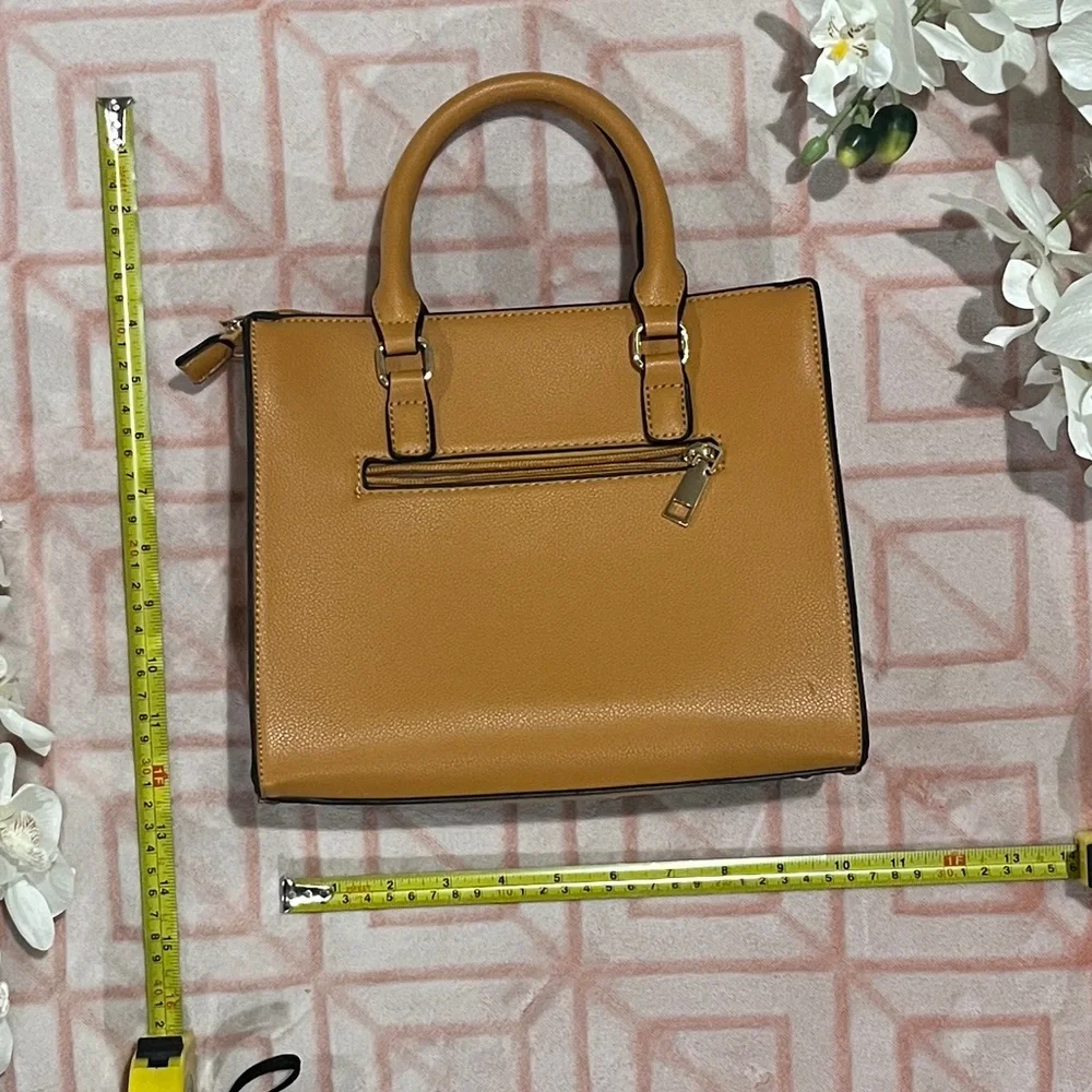 ✨💛 Elegant Marigold Yellow Handbag Crossbody Purse 💛✨ - Picture 2 of 4